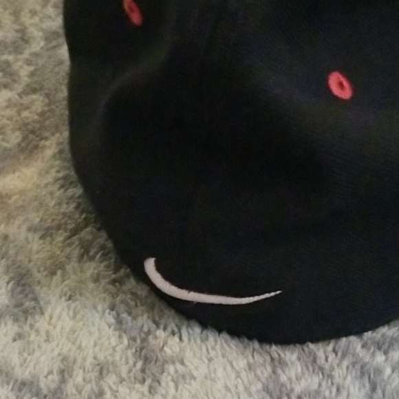 Nike Fitted small - Picture 2 of 3